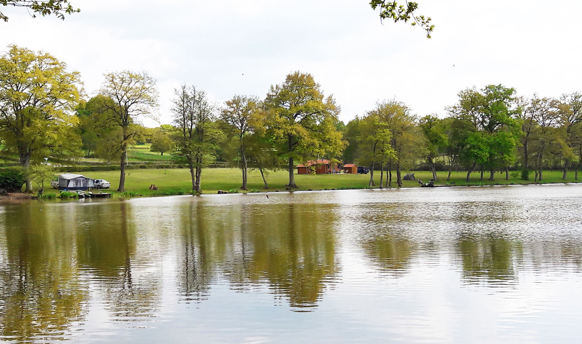 Camperplaats Etang Morlou Visvakantie Frankrijk Camperplaats Etang 6